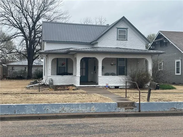 216 N Kansas Ave, Ness City, KS 67560