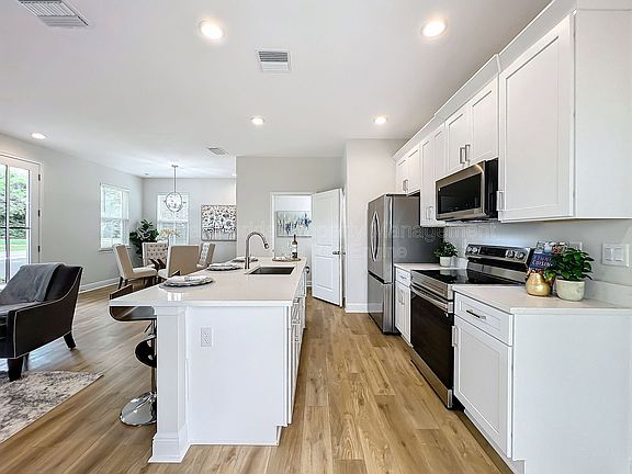 4th image of 2250 S Bumby Ave #200
