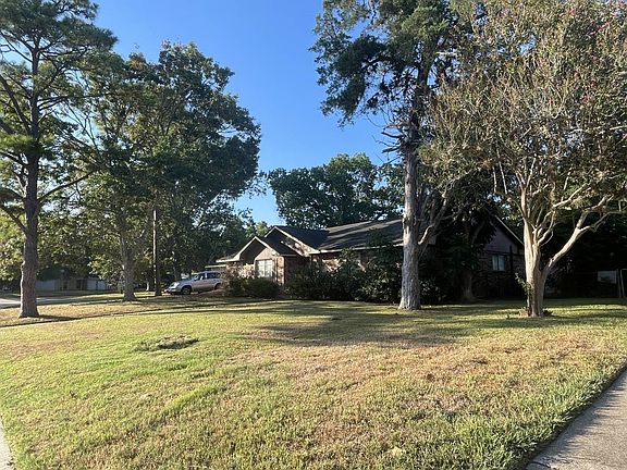4th image of 237 Narcissus St