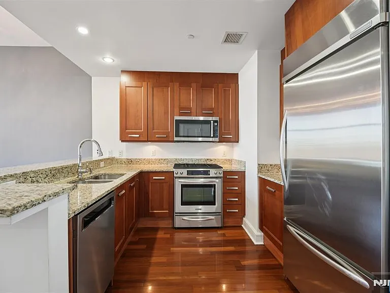 8100 River Rd #209 — Photo 8