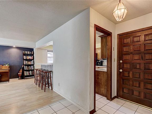 3rd image of 528 SW 62nd Ter