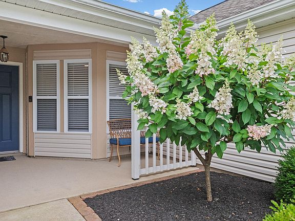 4th image of 3685 Goodall Ct