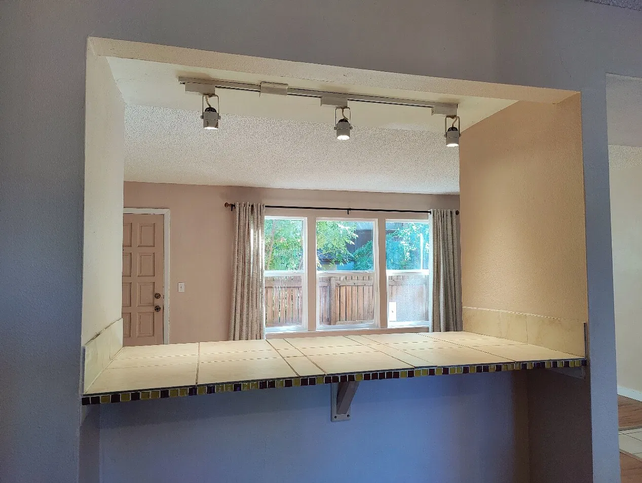 3 bed, 1944 sqft, $2,695 — Photo 3