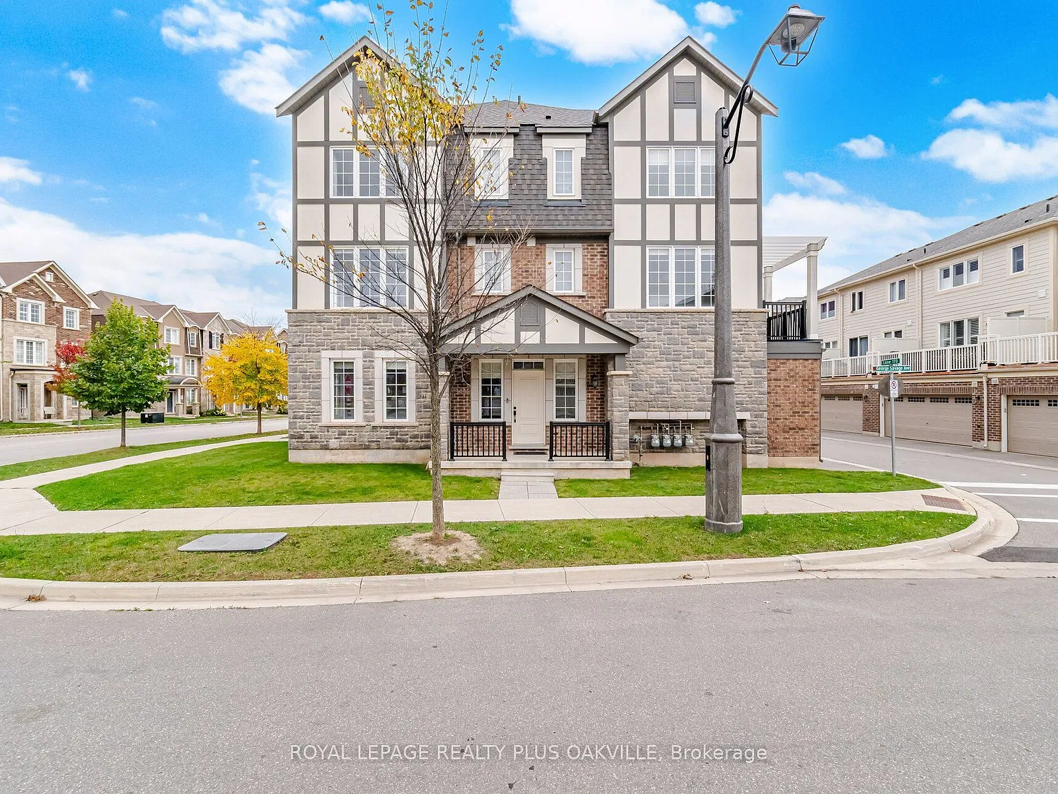 4 bed, $3,900 — Photo 2