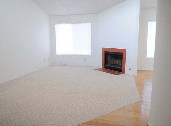 4th image of 1842 N Vineyard Ave APT F