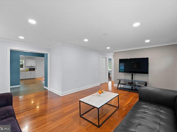 3rd image of 6102 Houston Ct