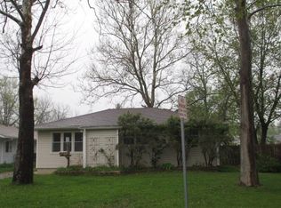 302 W School St, Plano, IL 60545