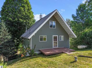 7192 Skylark Ln, Cadillac, MI 49601
