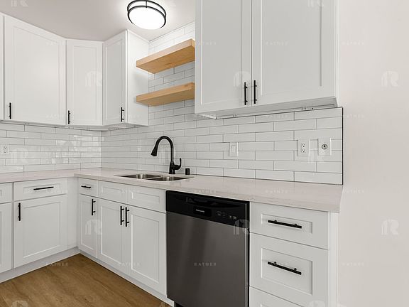 4th image of 120 S Belmont St APT 6