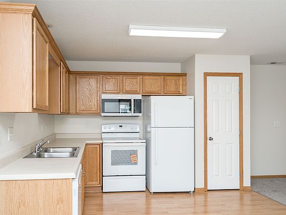 3rd image of 1243 SE Village View Ln