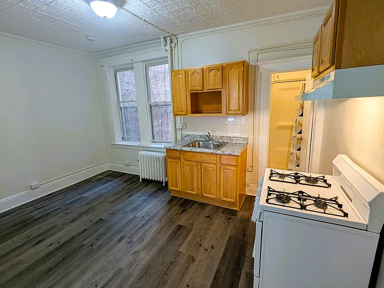 48 Broadway #D — Photo 2