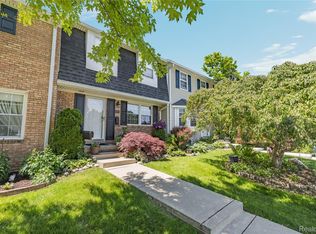 42683 Savoy Ct, Northville, MI 48167