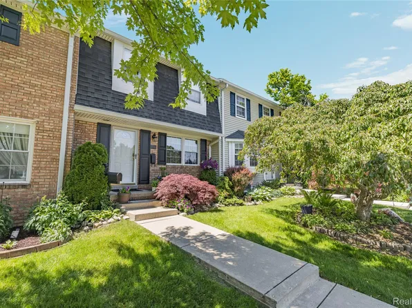 42683 Savoy Ct, Northville, MI 48167