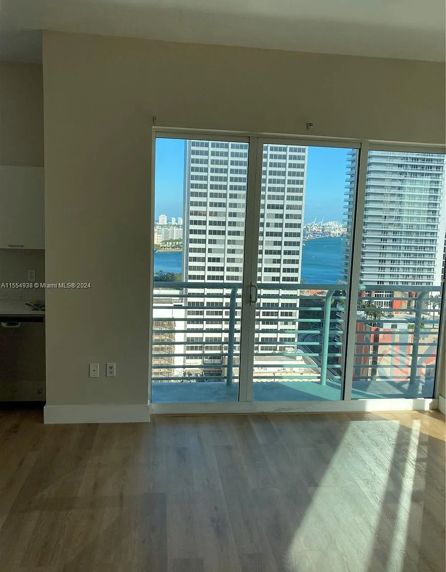 2 bed, 1036 sqft, $3,250 — Photo 2