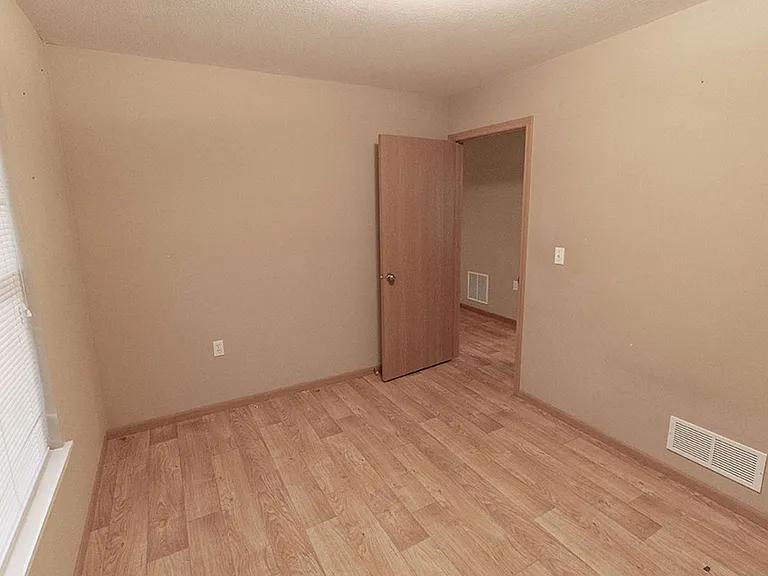1546 Florence Dr — Photo 15
