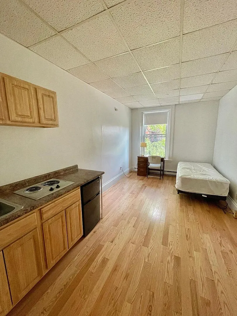 Avl NOW No Fee!- Sunny, cozy studio near BU, Kenmore, Longwood! — Photo 1
