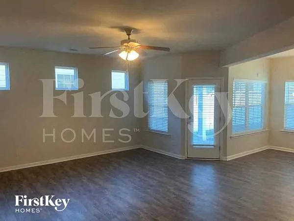 18 Samuel Way — Photo 4