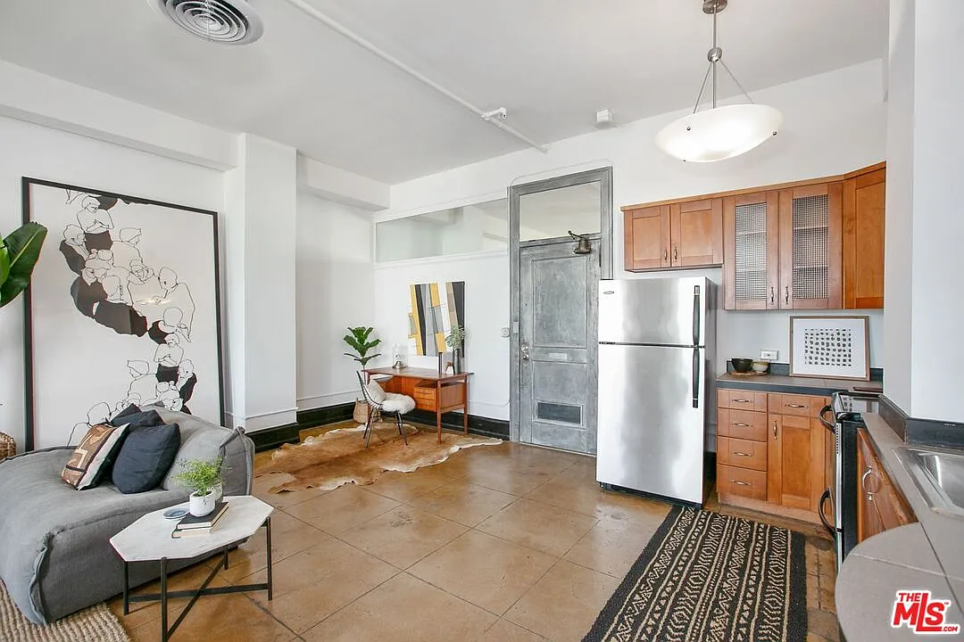 1 bed, 1.0 bath, 760 sqft, $2,200 — Photo 2