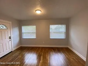 1136 Indian River Ave — Photo 2