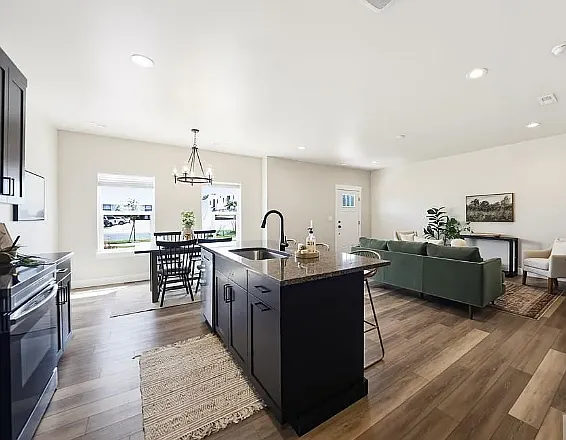 1389 Remington Trl — Photo 5