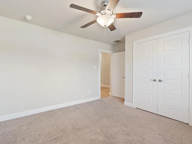18716 Laurel Hills Dr — Photo 25