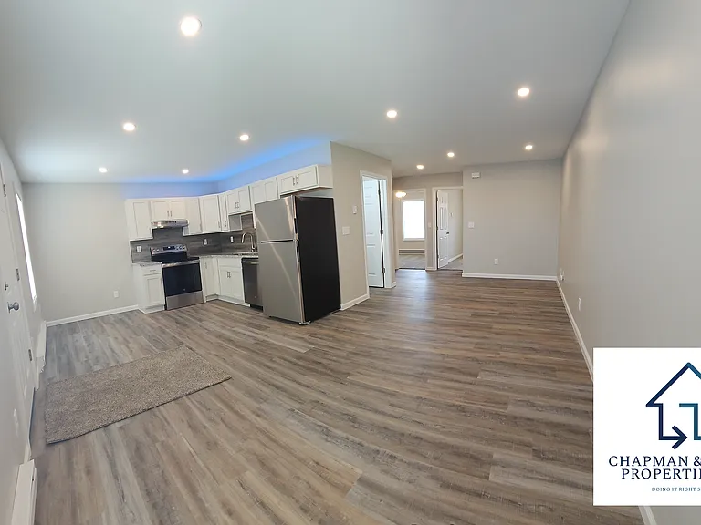 421 S Plymouth St — Photo 5