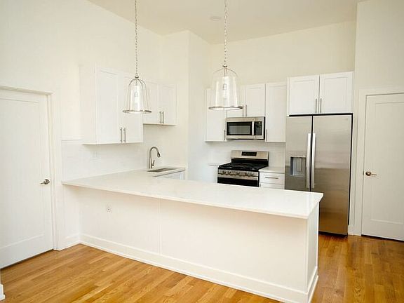 3rd image of 1924 S Throop St Unit 1