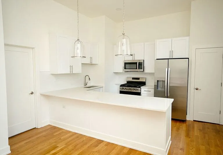 1924 S Throop St #1 — Photo 3