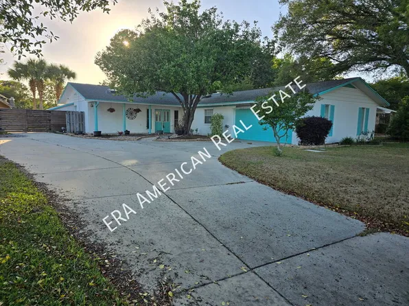 10 Lake Lorraine Cir, Shalimar, FL 32579