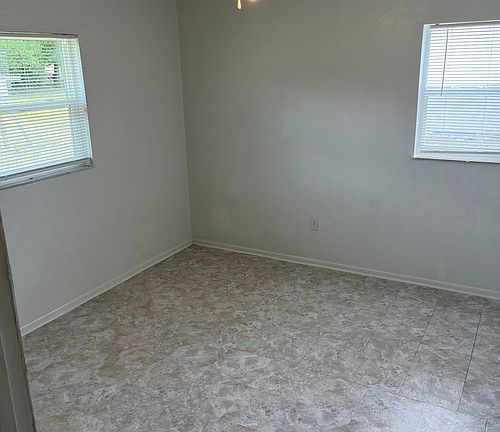 5th image of 2392 SW Lois Ave #3