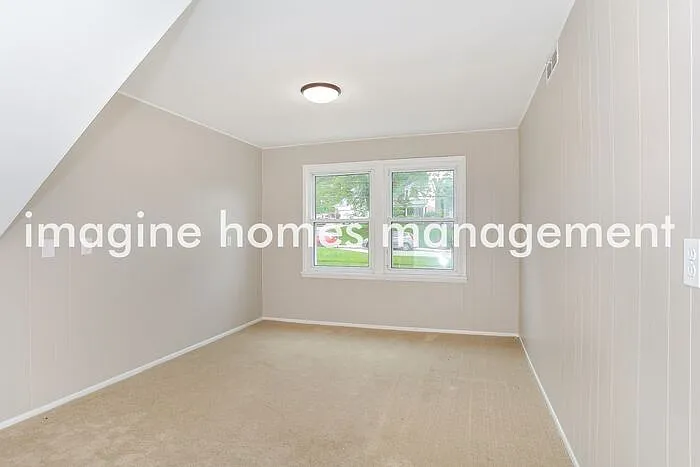 10685 Plainfield Rd — Photo 11