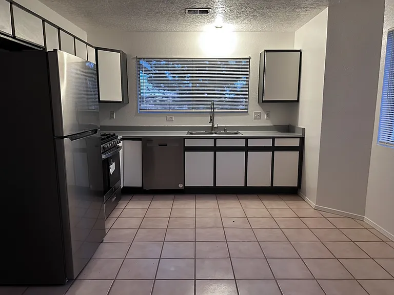 920 Somerset Meadows Dr NE — Photo 3