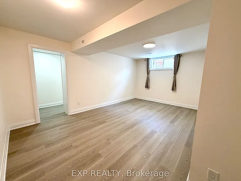 343 Chester Le Blvd #LOWER — Photo 4