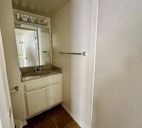 5th image of 2133 S Bentley Ave #2B-2Ba