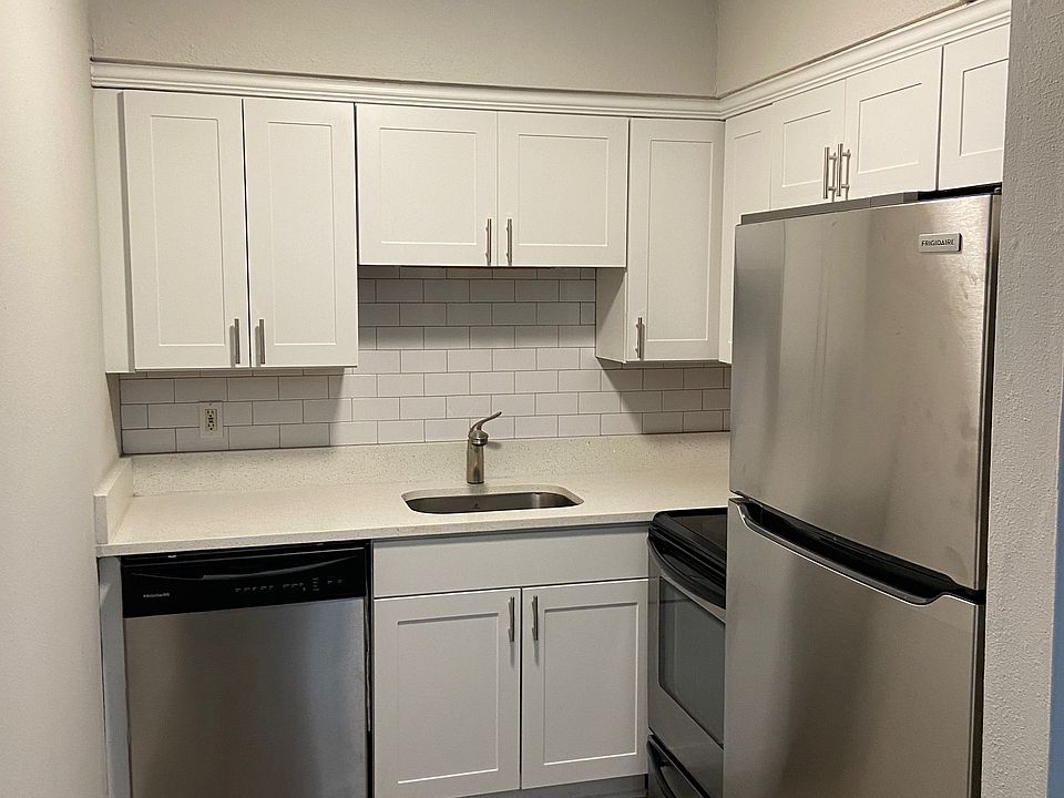 1st image of 3119 W Deleon St #6