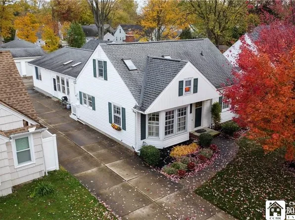129 Charlotte Ave, Hamburg, NY 14075