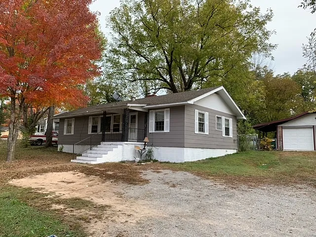 825 Circle Dr