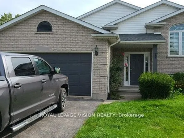 8001 Woodsview Cres, Niagara Falls, ON L2H 3E9