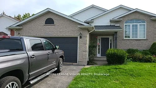 8001 Woodsview Cres Photo 1