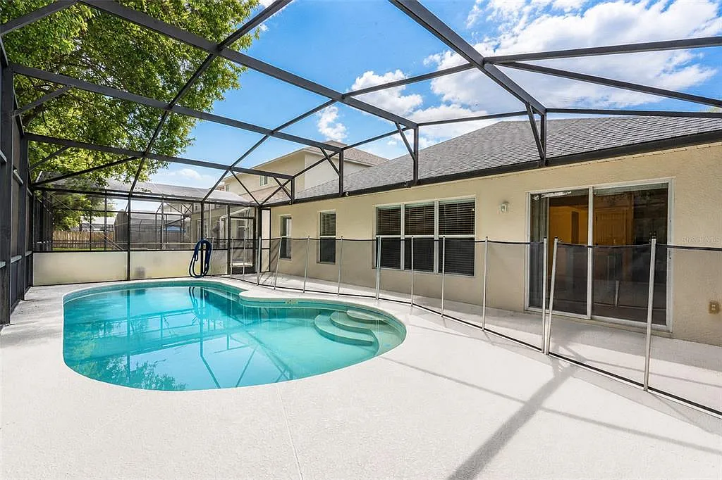 4 bed, 2.0 bath, 1940 sqft, $2,200 — Photo 3
