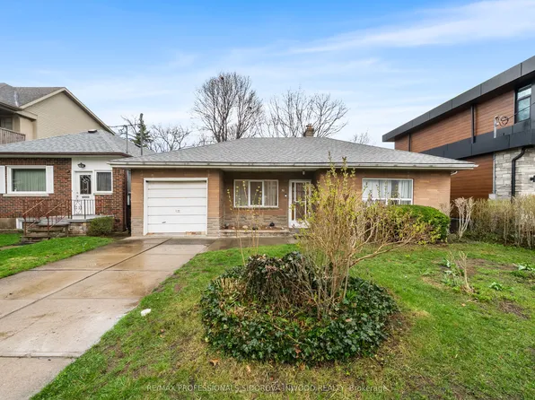 30 Rambert Cres, Toronto, ON M6S 1E6