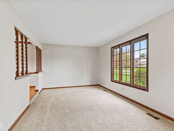 4th image of 10673 Rolling Springs Dr