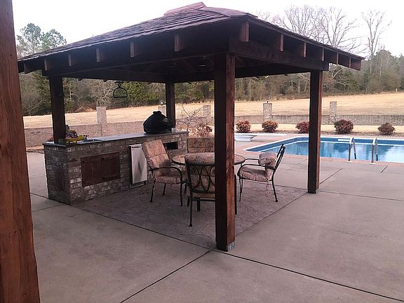 Outdoor kitchen area. 