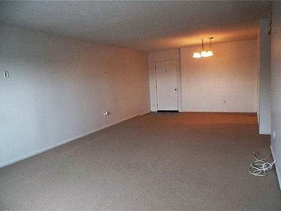 4th image of 2704 Whitney Pl APT 923