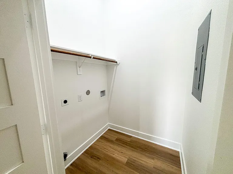 1031 Exotic Pine St #A — Photo 4