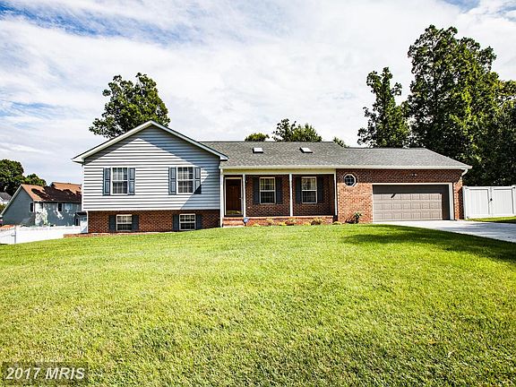 2nd image of 21 Donna Dale Dr