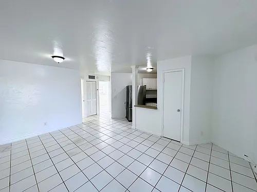 519 W Kalmia Dr Photo 1