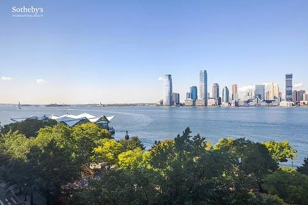 Sold by Sotheby's International Realty | media 11