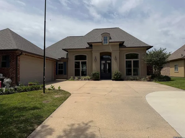 12351 Oak Brook Dr, Geismar, LA 70734