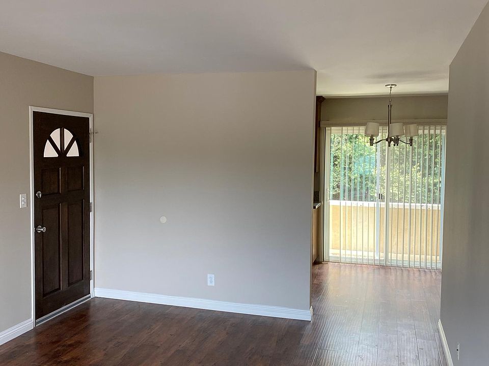 1st image of 4038 Wade St #4